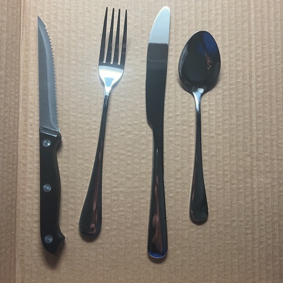 Teivio 24 pc flatware set brand new in box - Picture 3 of 3